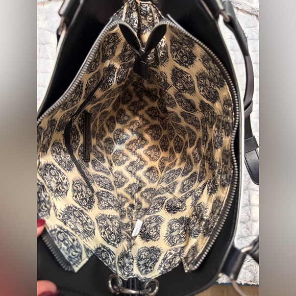 Ed Hardy Large Tote with Crossbody Strap - Picture 5 of 7